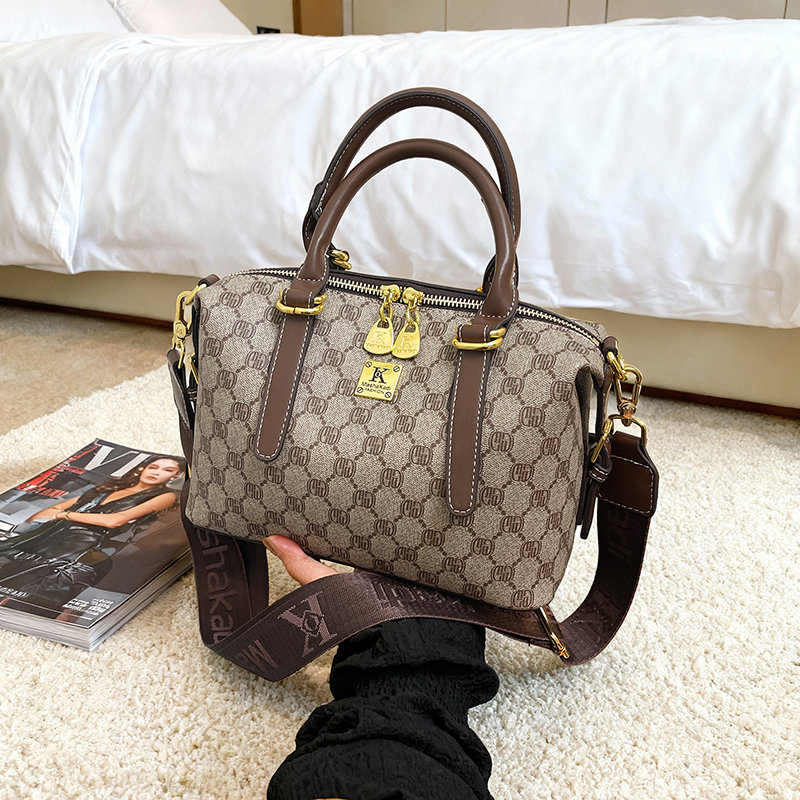 Chic Feminine Tote Style Purse Featuring Multiple Colors and Adjustable Strap