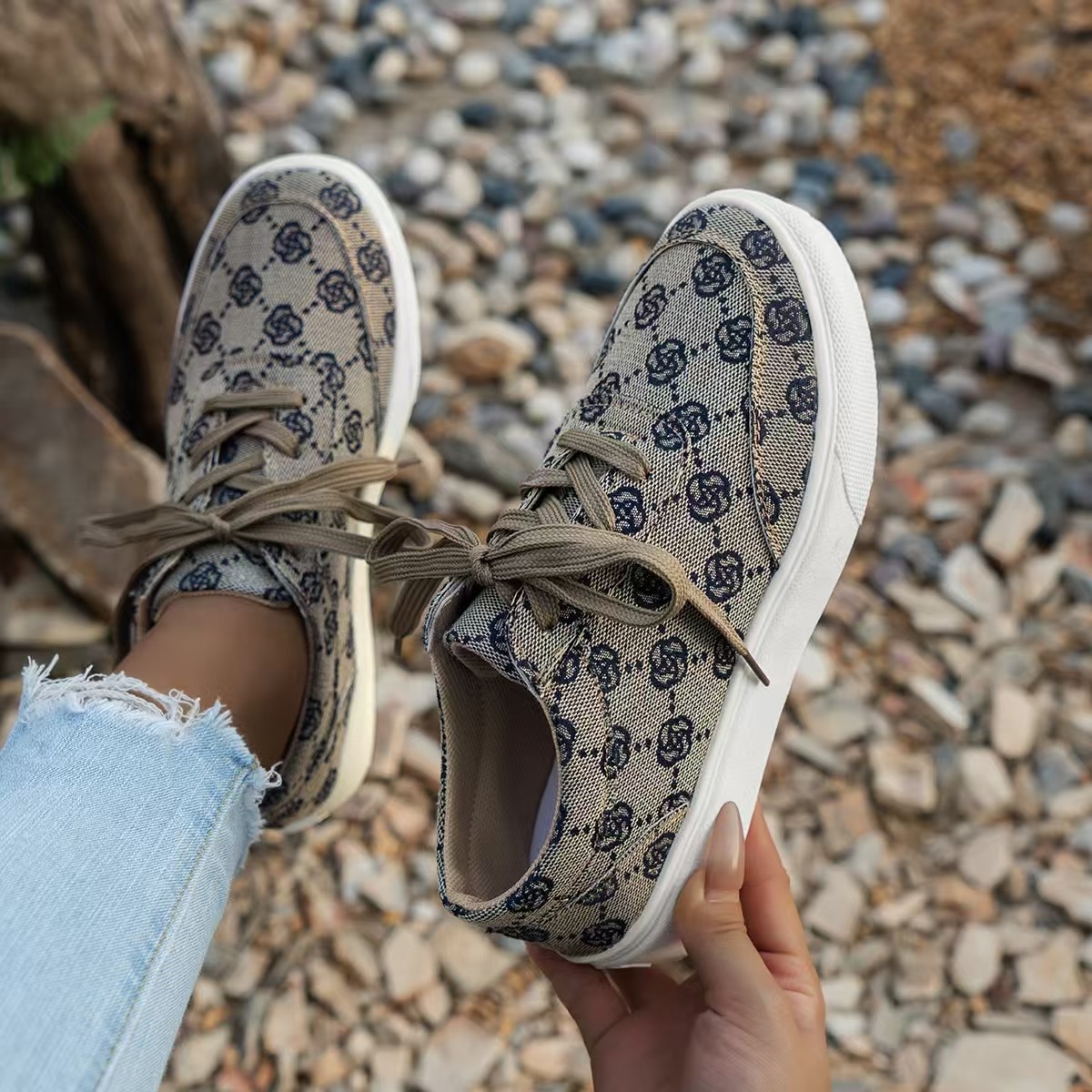 2026s Spring New Style Design Arrives Printed Lightweight Women's Casual Shoes Large Size 36-43 Fashionable Versatile Sports Shoes Free Shipping