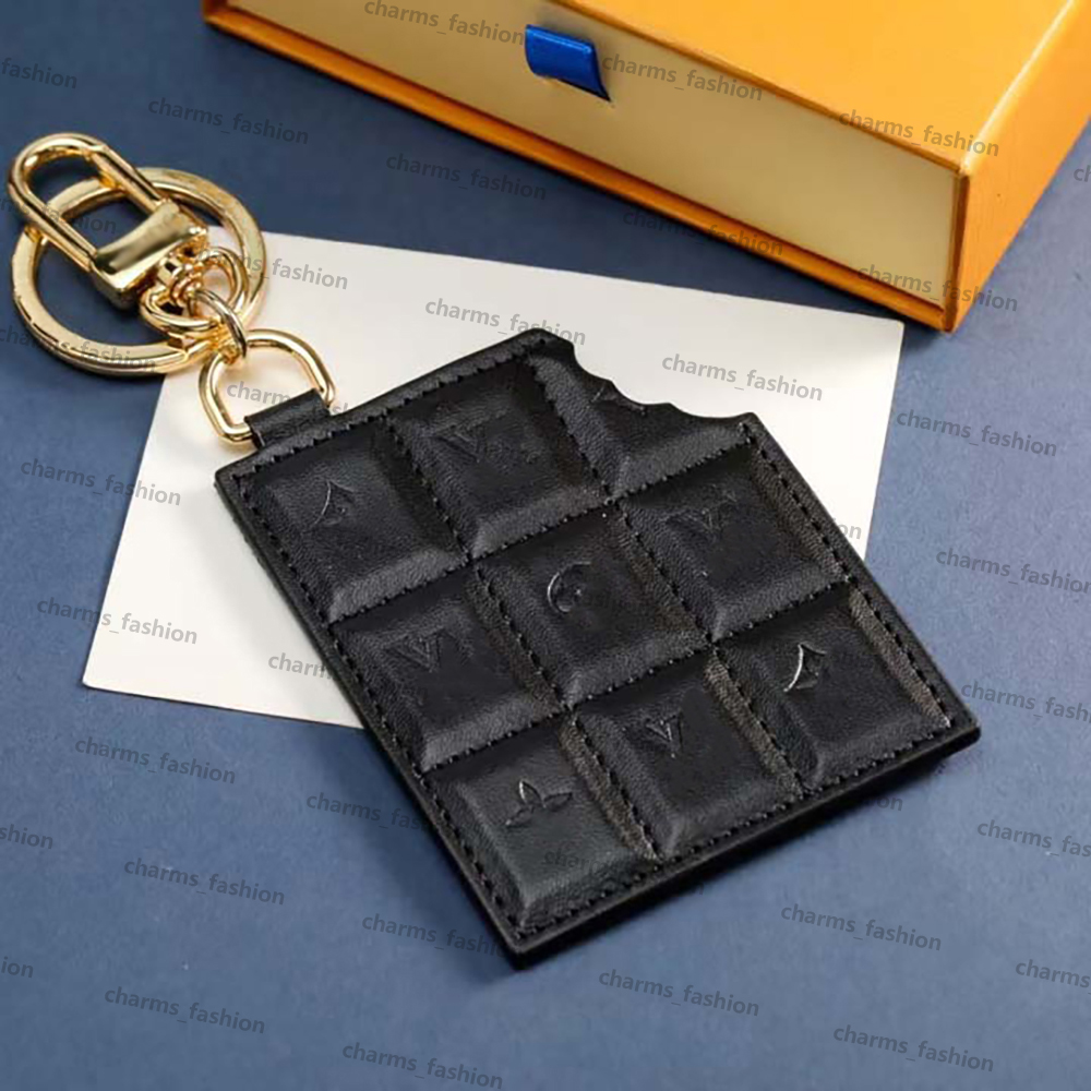 Designer Bag Charms Classic Biscuit Bag Charm Key Holder Charm Keychains Leather metal pendant key ring Monogram Purse charm Car keychain for Men Women gift1