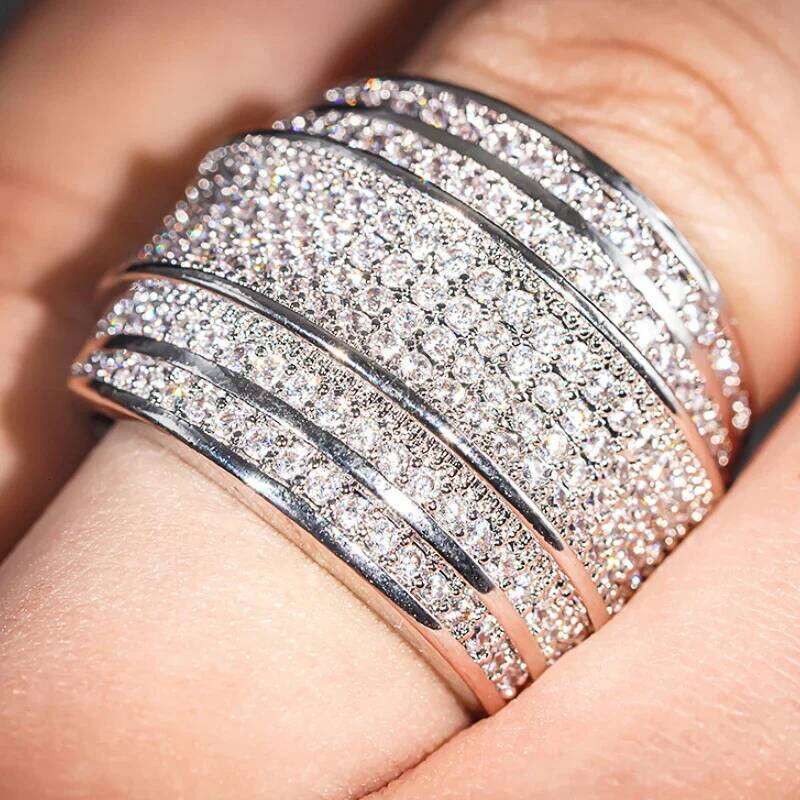 Huitan Opulent Wedding Rings with Dazzling Cubic Zirconia Charming Delicate Party Accessories Elegant Graceful Jewelry for Women