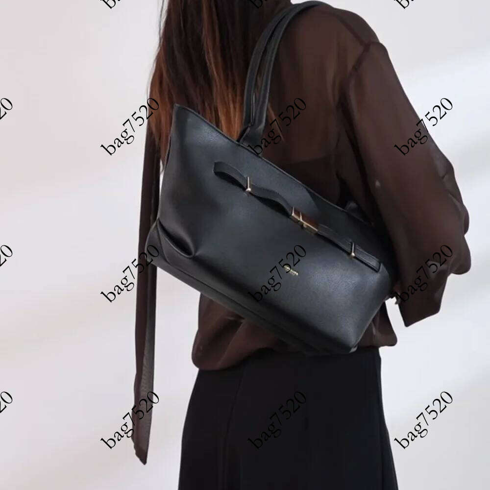 European and American niche handbag versatile horizontal shoulder French stick bag for women Pingshuo