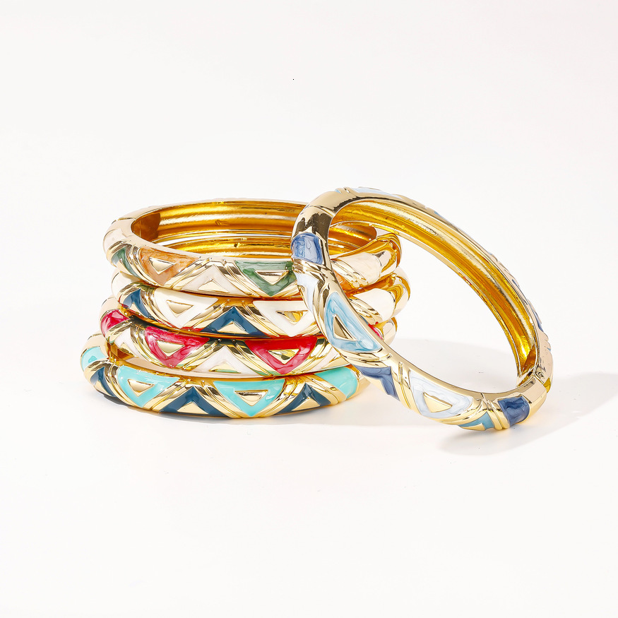Cross-Border Retro Style Geometric Bracelet for Women, Niche Design Fashion Bangle, Exaggerated Elegant Commuter Women's Jewelry