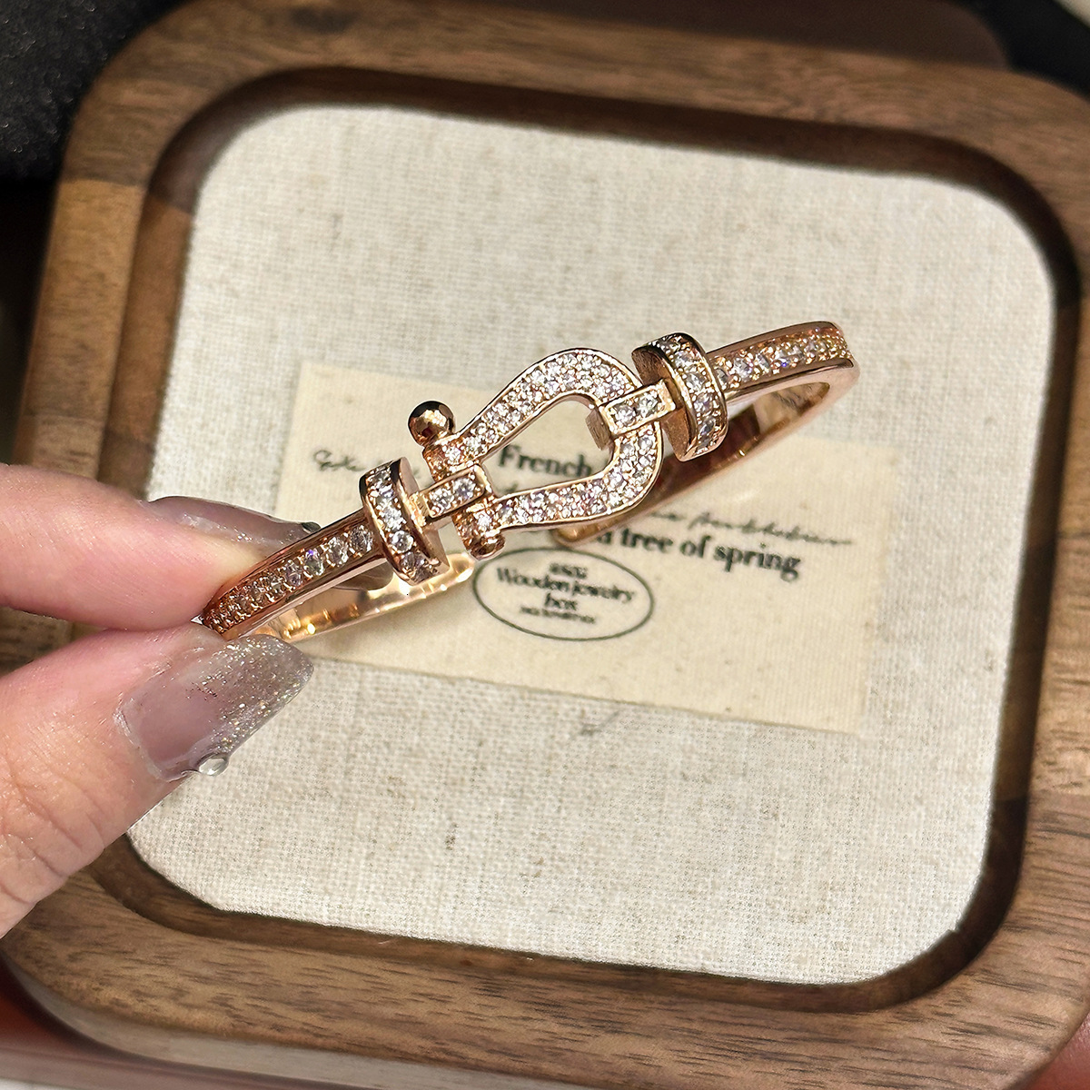 Luxury Brand Designer Jewelry Fashion New Micro Inlaid Zircon Hollow Horseshoe Buckle Bracelet For Women Fresh Fashion Versatile Light Luxury Open Bra