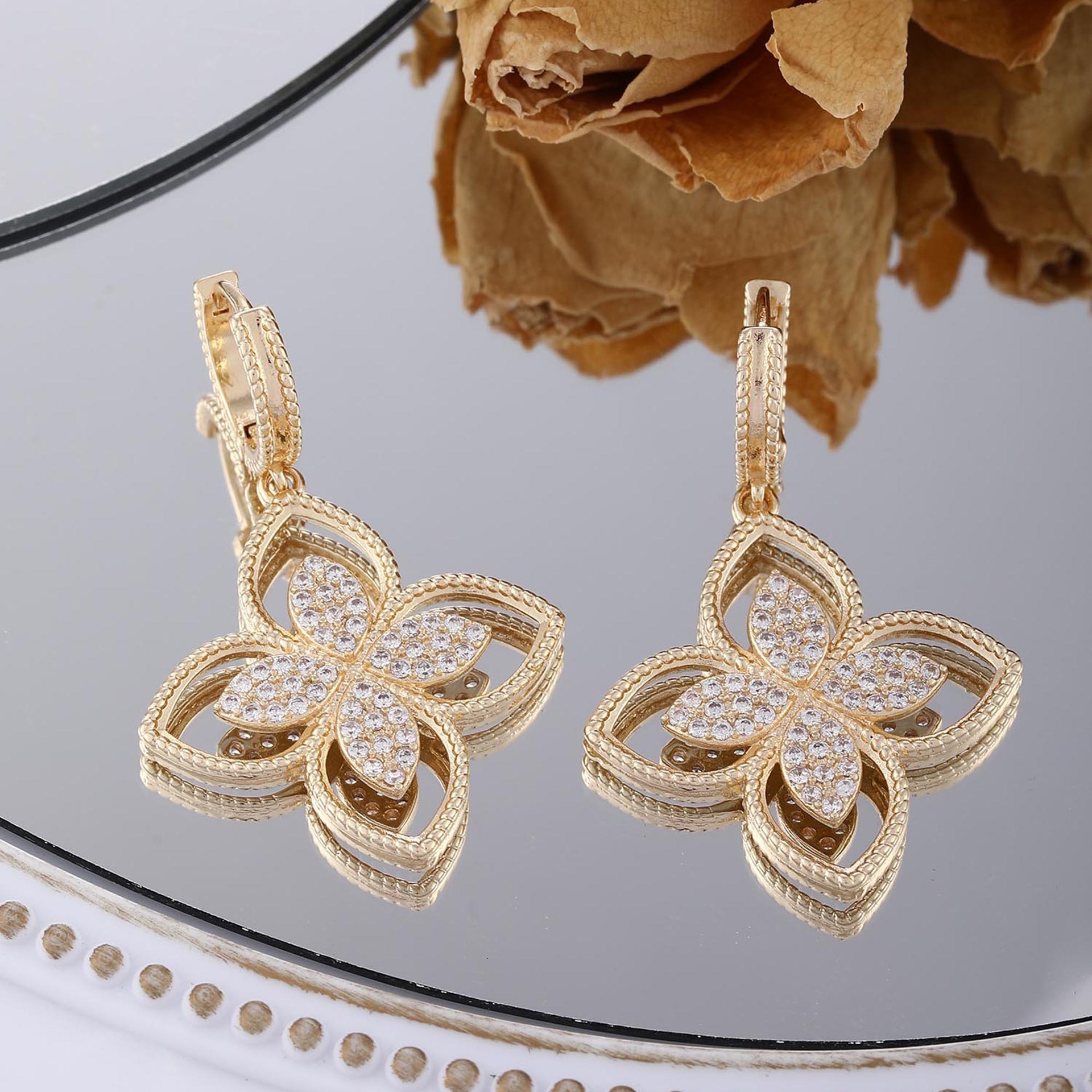 Luxury Brand Designer Jewelry Full Diamond Rhombus Hollow Four-Leaf Flower Earrings European And American Light Luxury Niche Fashion High-End Simple V