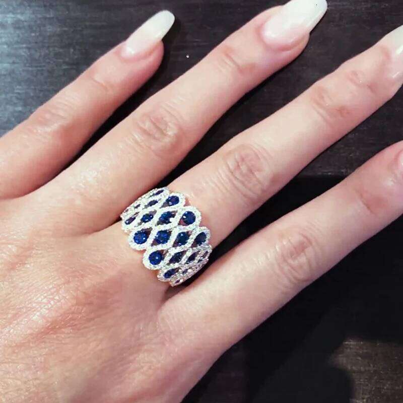 Huitan Elegant Temperament Rings Female Delicate Creative Luxury Finger Accessories Bright Trendy Dazzling Cubic Zircon Jewelry