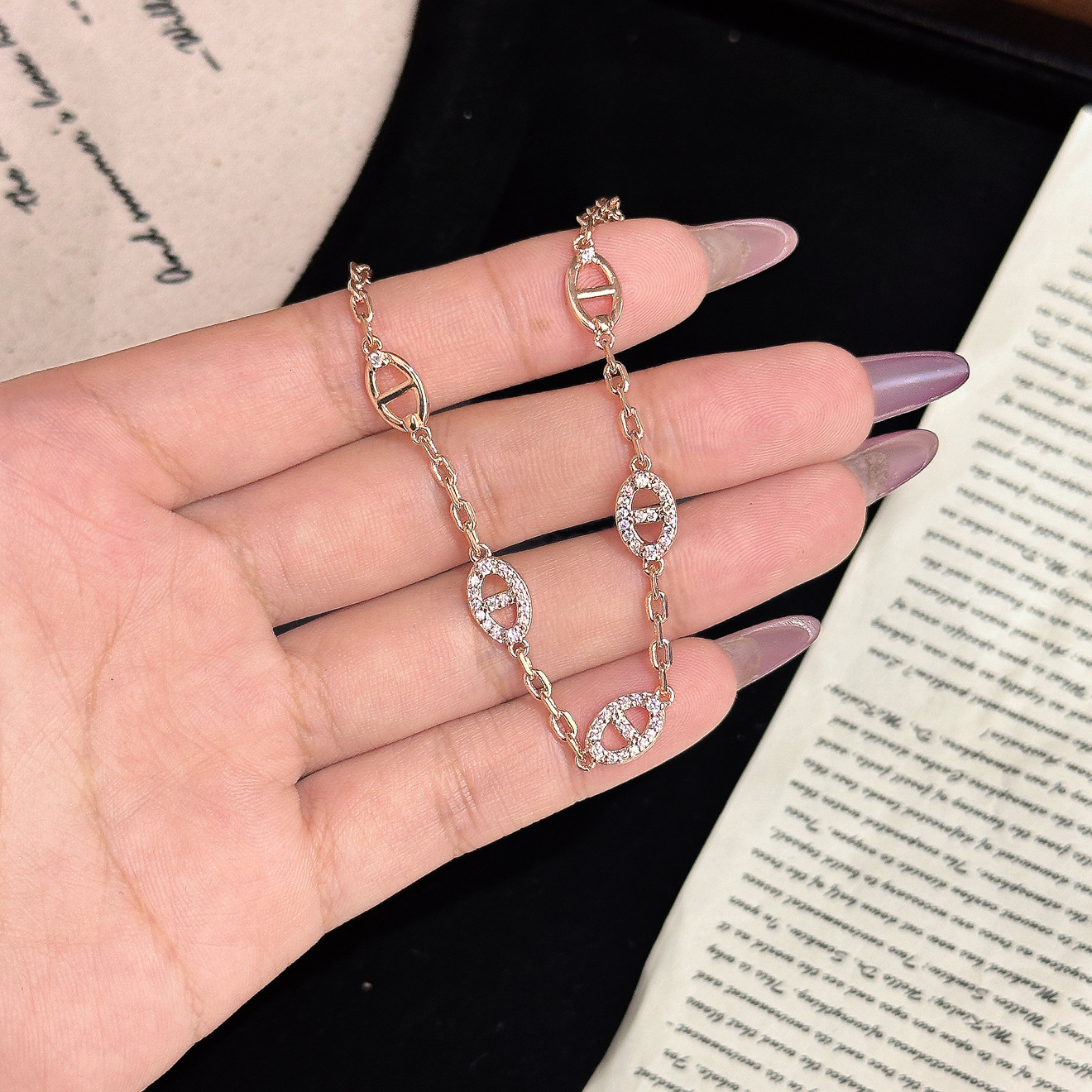 Luxury Brand Designer Jewelry Tiktok Hot-Selling High-Quality Full Diamond Pig Nose Bracelet For Women, Versatile Fashionable Simple Luxury High-End B