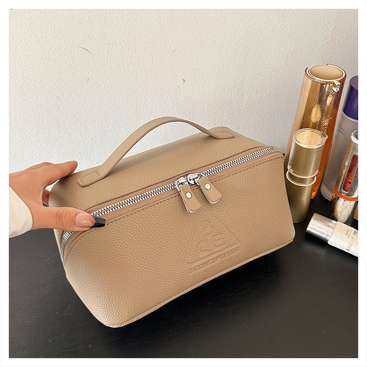 New Design Bag Large capacity, Niche, waterproof, portable, travel zone, Toiletries and cosmetics storage bag Free shipping