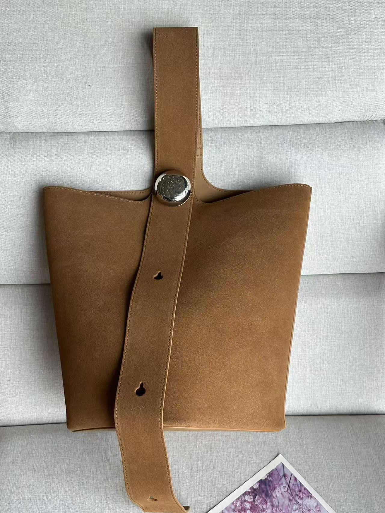 10A many-clore Quality 24CM genuine Leather Women's Bucket Bag High Quality Soft Niche Handbag Men Bag Fashionable Design Elegant Touch