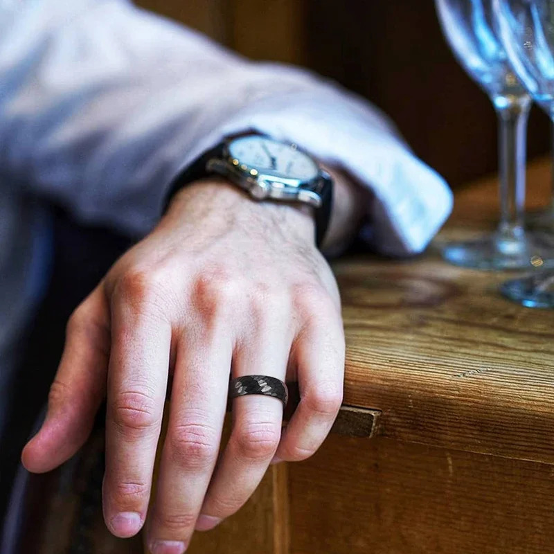 Somen 6/8mm Black Hammer Pattern Tungsten Carbide Brushed Ring 251230