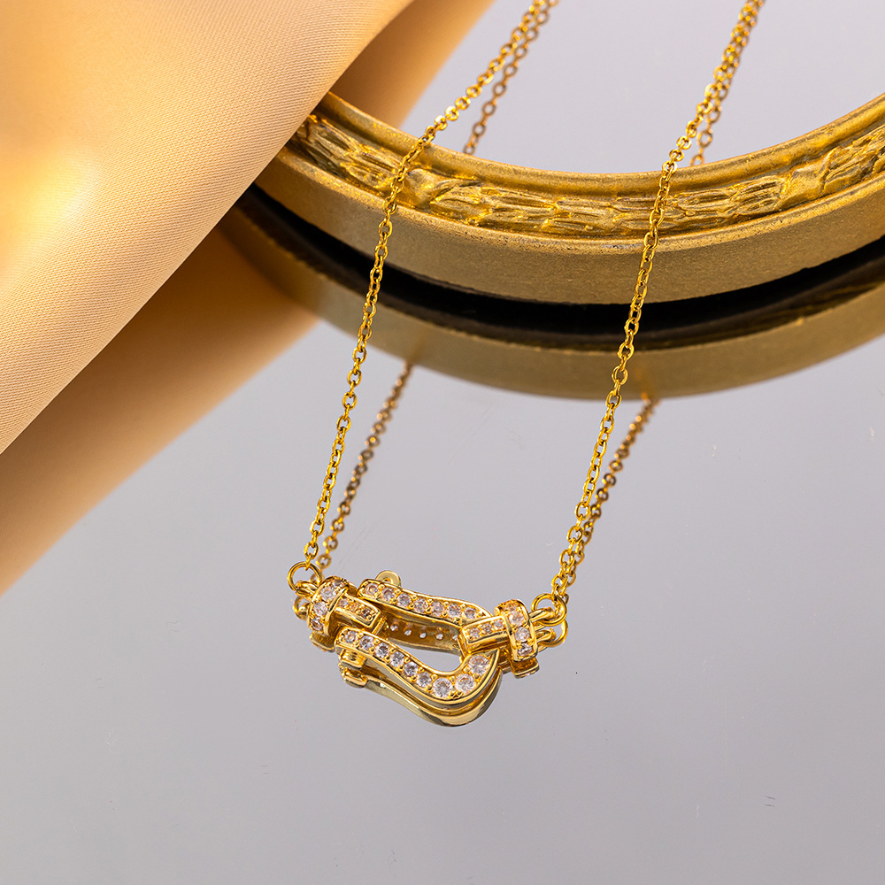 Luxury Brand Designer Jewelry Luxurious Full Diamond Horseshoe Buckle Titanium Steel Necklace For Women Versatile Commuting Niche Light Luxury High-En