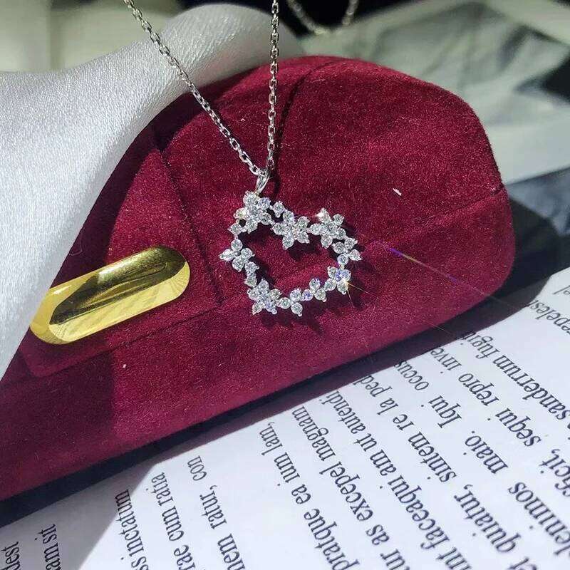 Huitan Romantic Flowers Heart Necklace Full Shiny White Cubic Zirconia Luxury Fashion Women Jewelry Exquisite Gift Wholesale Lot