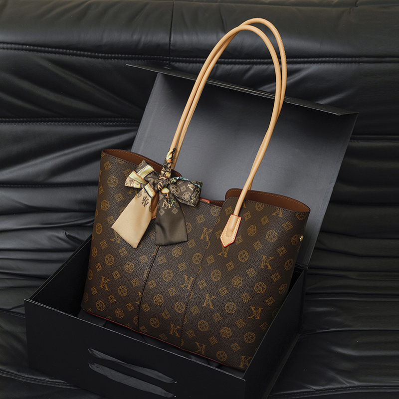 Trendsetting Womens Crossbody Satchel Crafted from High-Quality Fabrics