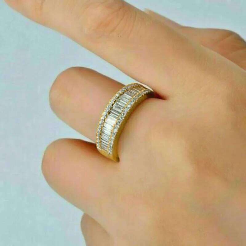 Huitan Trendy Gold Color Wedding Band Bridal Accessories with Brilliant Zirconia Fashion Versatile Finger Jewelry for Engagement