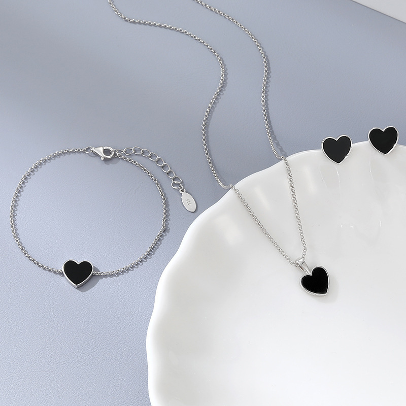 S925 Sterling Silver Heart Pendant Necklace for Women, Luxury Black Agate Clavicle Chain Jewelry