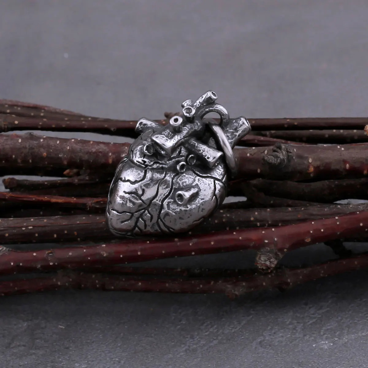 Fashion Hip Hop Heart Necklace Stainless Steel For Men and Women Punk Vintage Biker Pendant Charm Lucky Heart Jewelry Gifts 251230