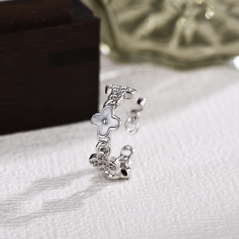Luxury Brand Designer Jewelry Tiktok Hot Sale Full Diamond Lucky Four-Leaf Clover Open Ring For Women European And American Style Ins Light Luxury Ele