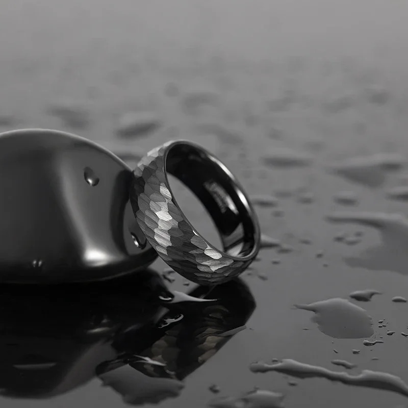 Somen 6/8mm Black Hammer Pattern Tungsten Carbide Brushed Ring 251230