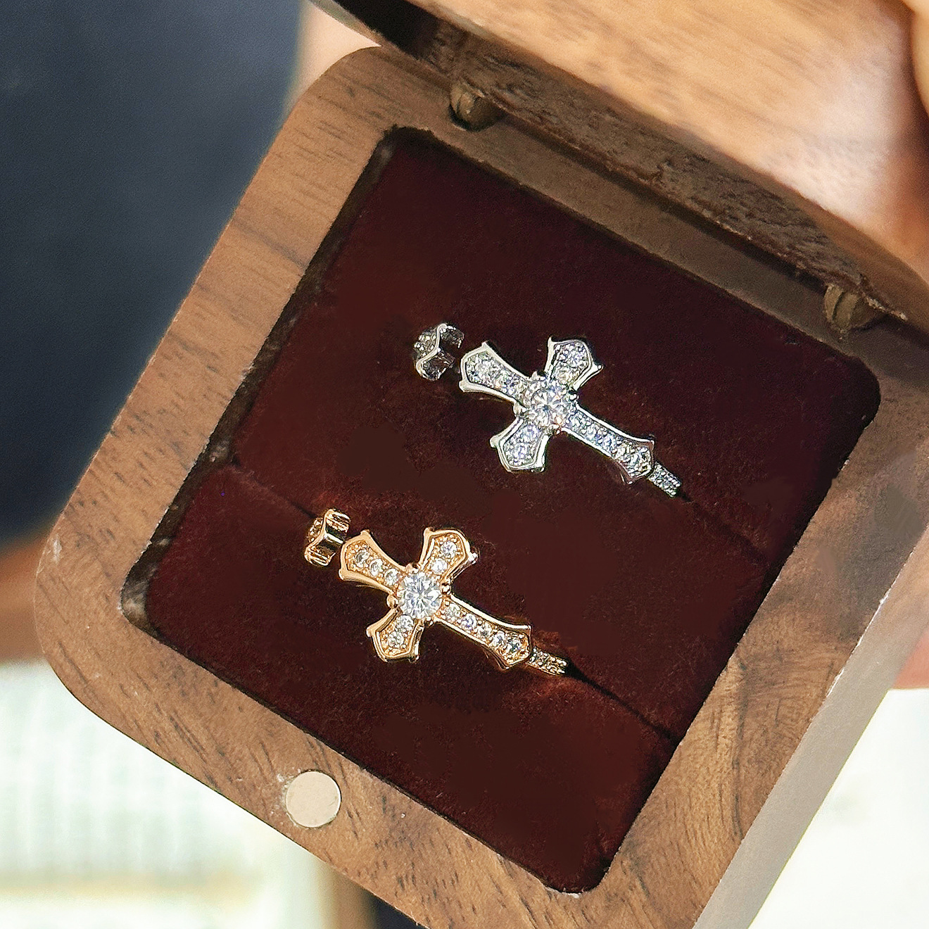 Luxury Brand Designer Jewelry Vintage Style Cross Inlaid Diamond Ring Retro Hip-Hop Elegant Light Luxury Vintage Versatile Open Ring