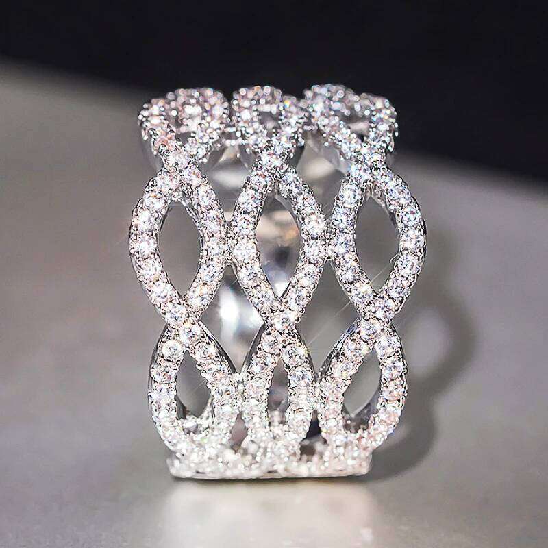 Huitan Fashion Twist Design Women Rings Luxury Silver Color Wedding Band Accessories Trendy Female Finger Ring for Party Jewelry