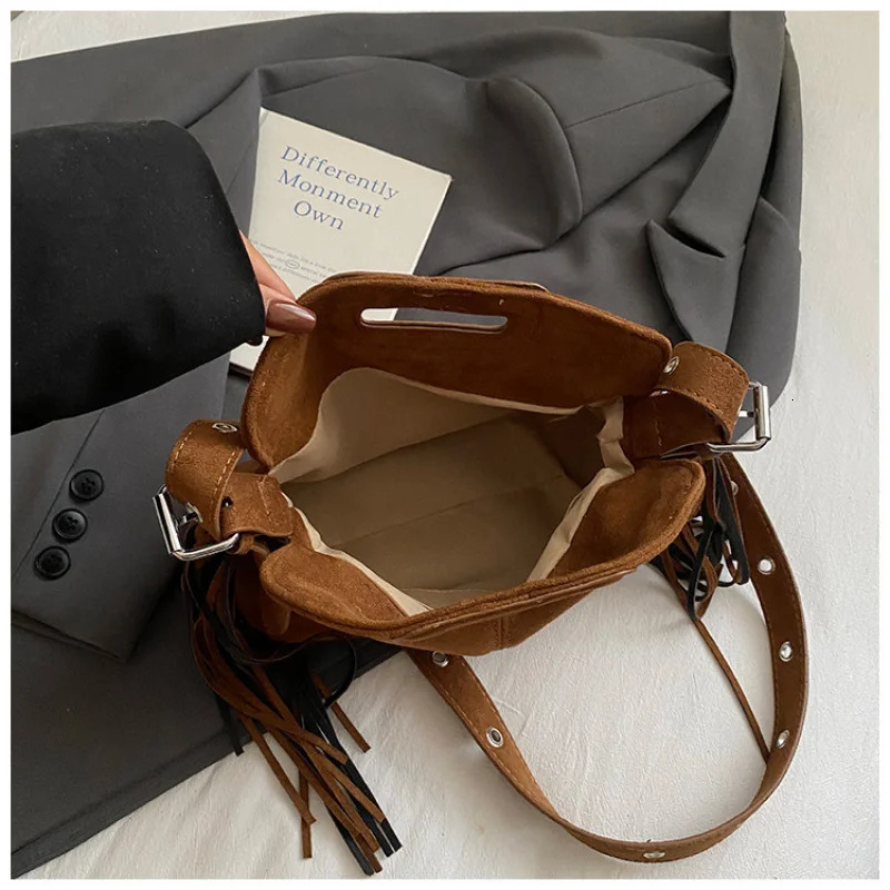 Autumn Fashion Tassel Handbag for Women Niche Stylish Casual High-Value Single Shoulder Crossbody Bag Handbag 251231