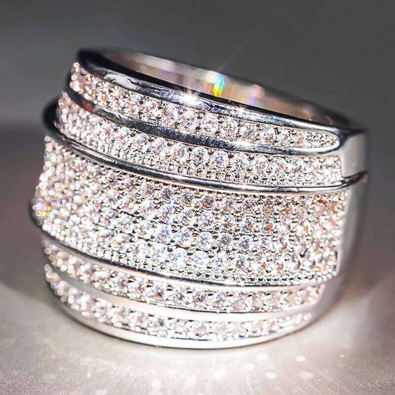 Huitan Opulent Wedding Rings with Dazzling Cubic Zirconia Charming Delicate Party Accessories Elegant Graceful Jewelry for Women