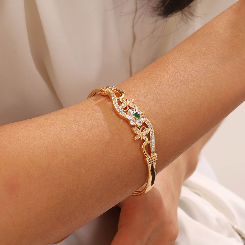 Luxury Brand Designer Jewelry Bracelet Hollow Butterfly Design Fashion Inlaid Jewelry European And American Retro Bracelet High-End Versatile Jewelry 