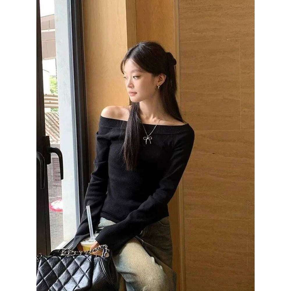 2025 autumn new slanted shoulder slim fit long sleeved T-shirt sexy pure desire style niche spicy girl top ins