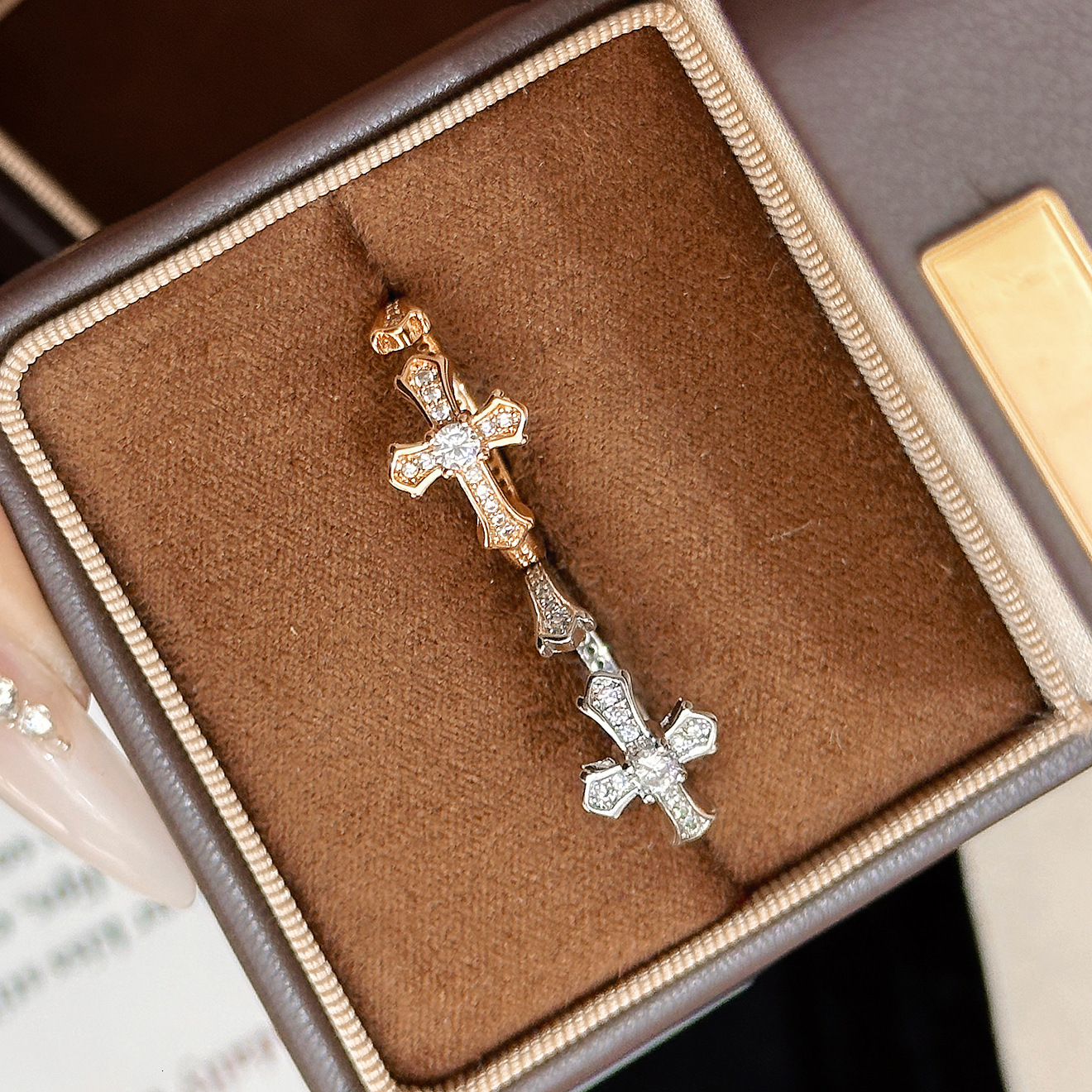 Luxury Brand Designer Jewelry Vintage Style Cross Inlaid Diamond Ring Retro Hip-Hop Elegant Light Luxury Vintage Versatile Open Ring