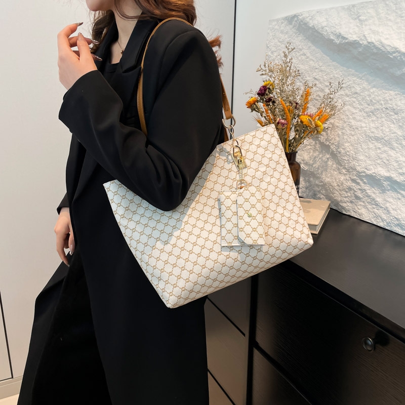 New Design bags New European and American styles, fashionable, casual, versatile, large capacity, single-shoulder buns, mother bags, tote bags, Free s