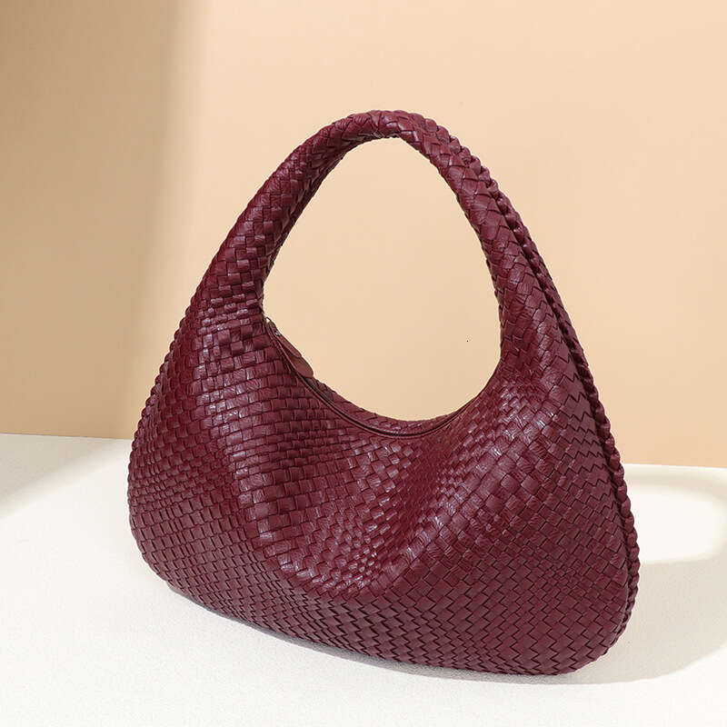 European and American New Style Woven Simple Commuting Fashionable Single Shoulder Underarm Large Capacity High-end Handheld Crescent Bag