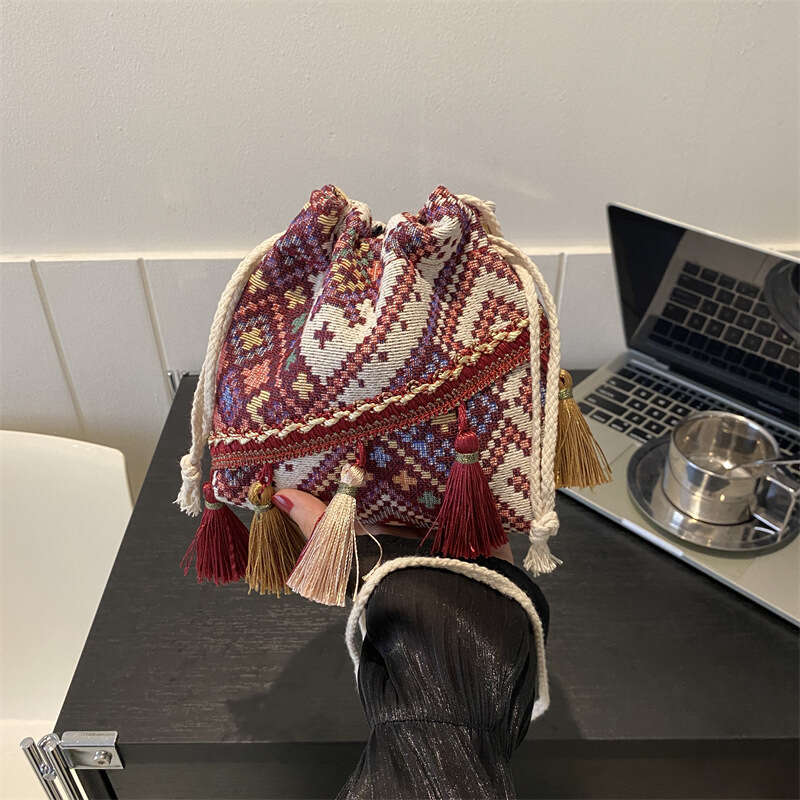 Style Women's 2024 New Ethnic Tassel Bucket Ins Versatile Shoulder Crossbody Bag
