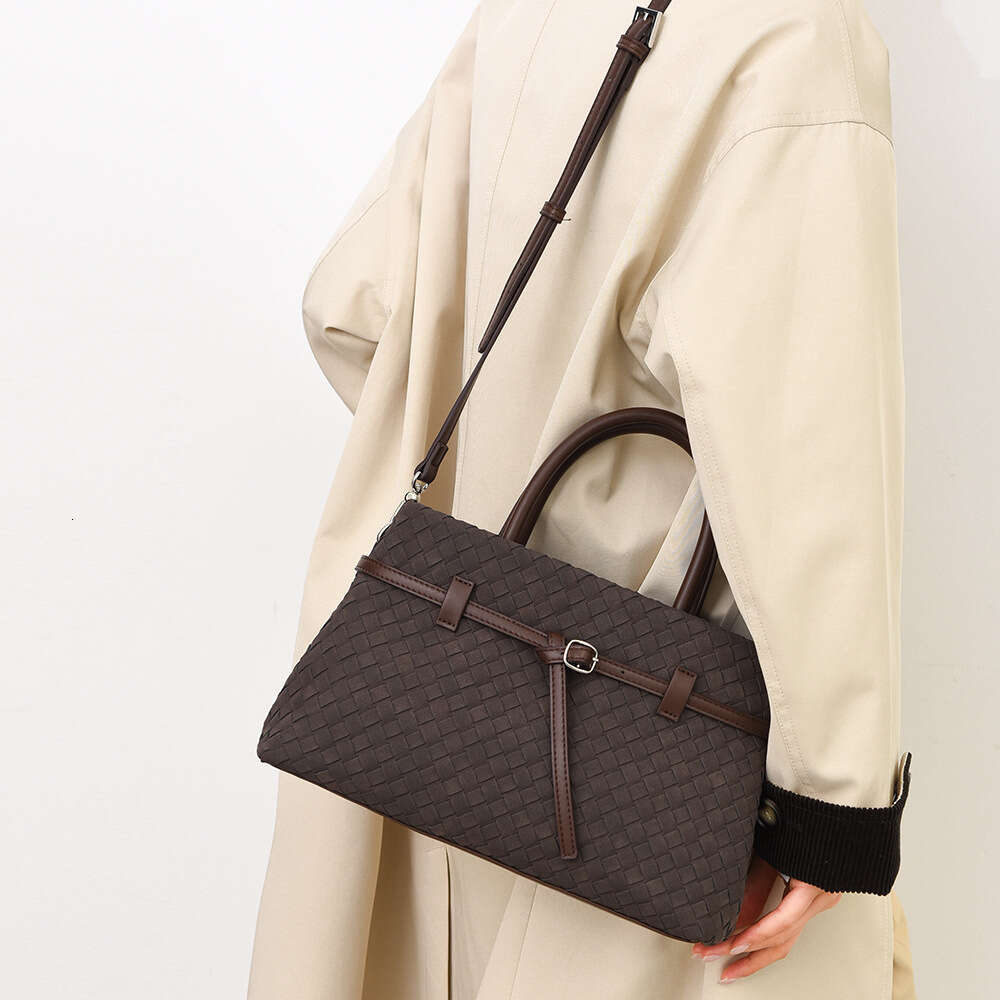 Women's Handbag Autumn Winter Commuter New Handmade Woven Fashion Large Capacity Shoulder Bag for Women Cross-Border