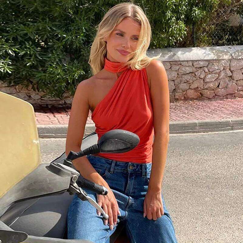 2025 Summer Women's Slant Shoulder Sleeveless Small Shirt Design Sense, niche, ribbon style spicy girl off the shoulder top smal