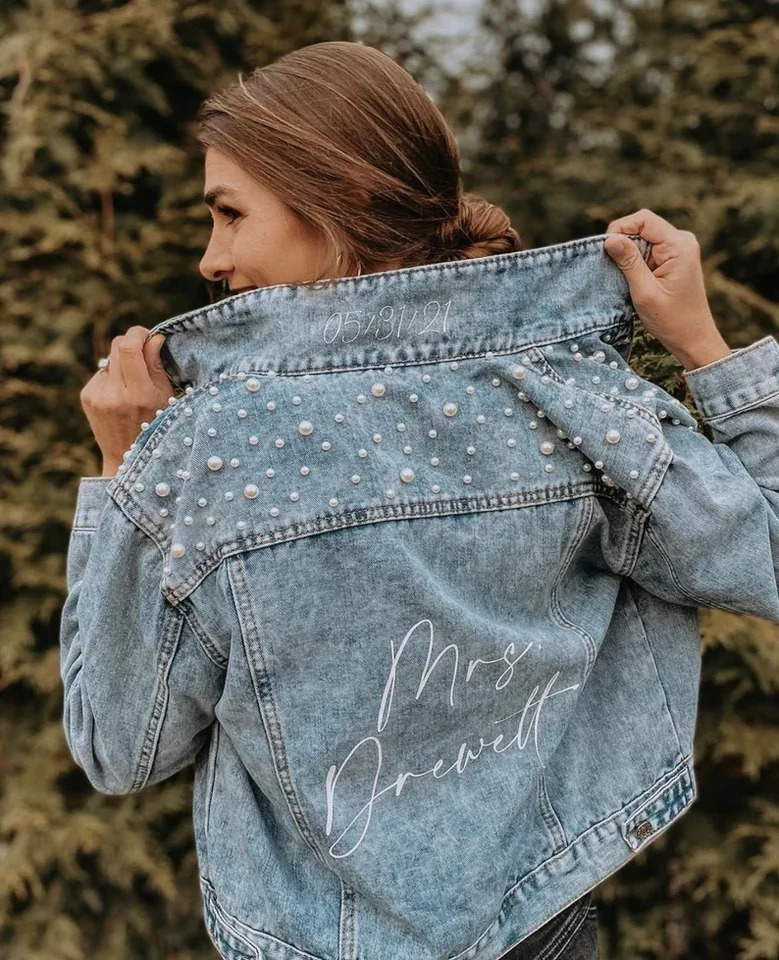 Custom Bride Jean Jacket Future Mrs Pearl Jackets Personalized Bridal Gift Wifey Customized Name Denim Wedding Coats Tops 251231