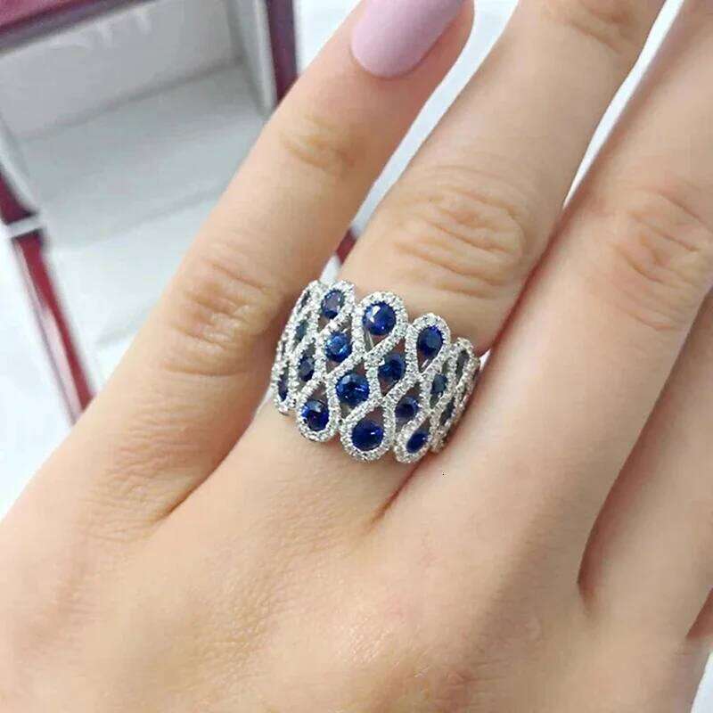 Huitan Elegant Temperament Rings Female Delicate Creative Luxury Finger Accessories Bright Trendy Dazzling Cubic Zircon Jewelry
