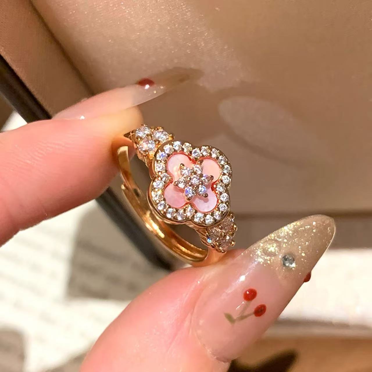 Luxury Brand Designer Jewelry Cherry Blossom Pink Clover Resin Zircon Ring Niche Elegant Rose Gold Ring Light Luxury High-End Trendy Jewelry