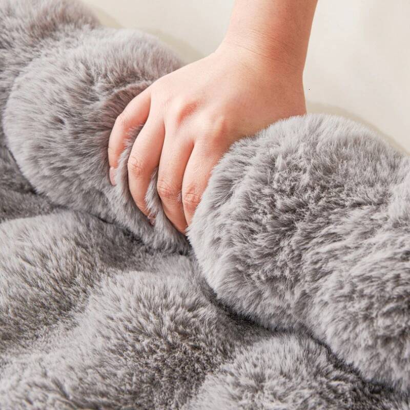 Bestseller 2025 New Rabbit Velvet Winter Thickened Warm and Anti Slip Mat Cat Dog Nest Pet Blanket Washable ddmytues