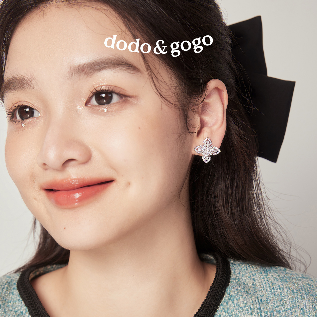Luxury Brand Designer Jewelry Hollow Flower Four-Leaf Clover Earrings For Women 2025 New Hot-Selling Light Luxury High-End Earrings Flower Ear Jewelry