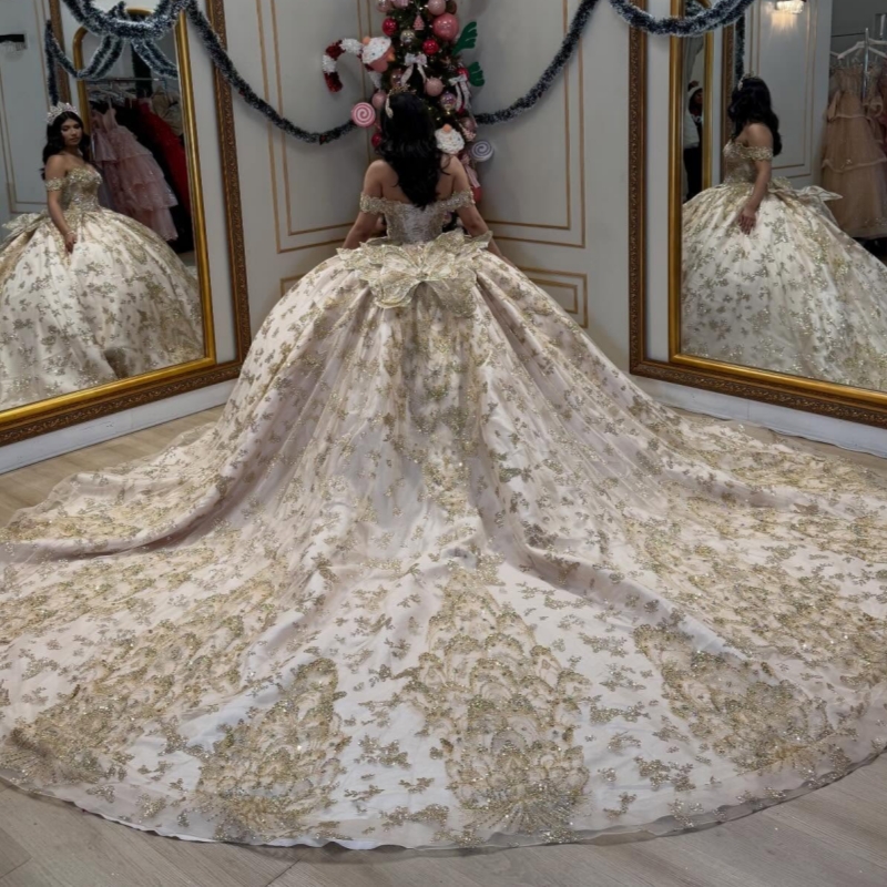 Champagne Shiny Quinceanera Dresses Off Shoulder Ball Gown Sweet 16 Dress Gold Sequin Applique Bow Beading Crystal Tull Birthday Party Vestidos 15 De 