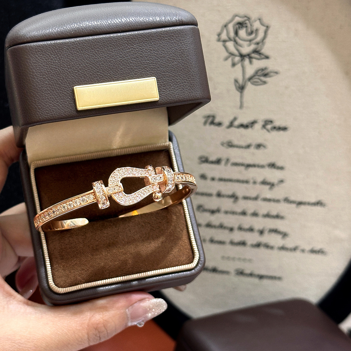 Luxury Brand Designer Jewelry Fashion New Micro Inlaid Zircon Hollow Horseshoe Buckle Bracelet For Women Fresh Fashion Versatile Light Luxury Open Bra