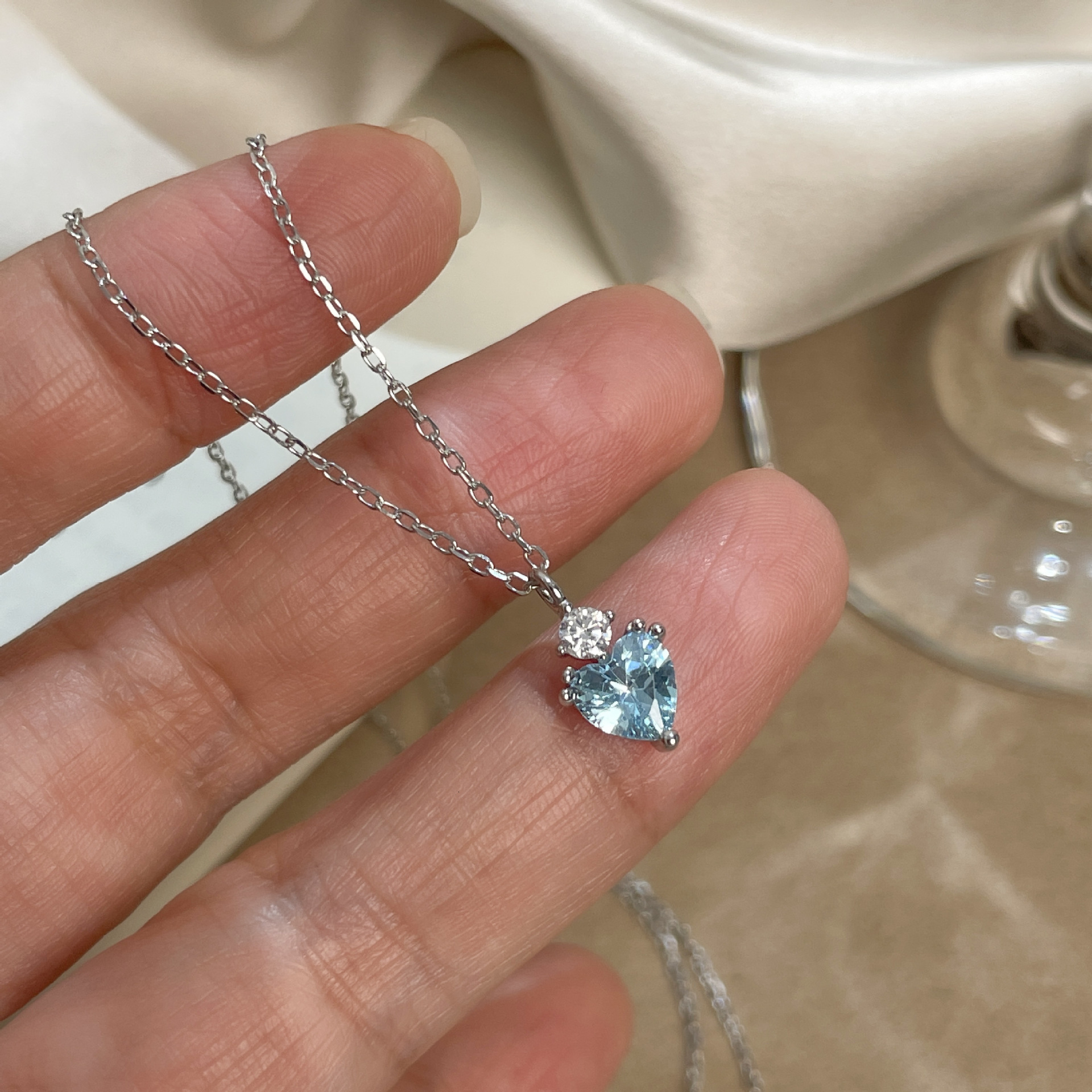 S925 Sterling Silver Light Luxury Niche Blue Heart Necklace for Women High-end Heart-shaped Zircon Pendant Collarbone Chain