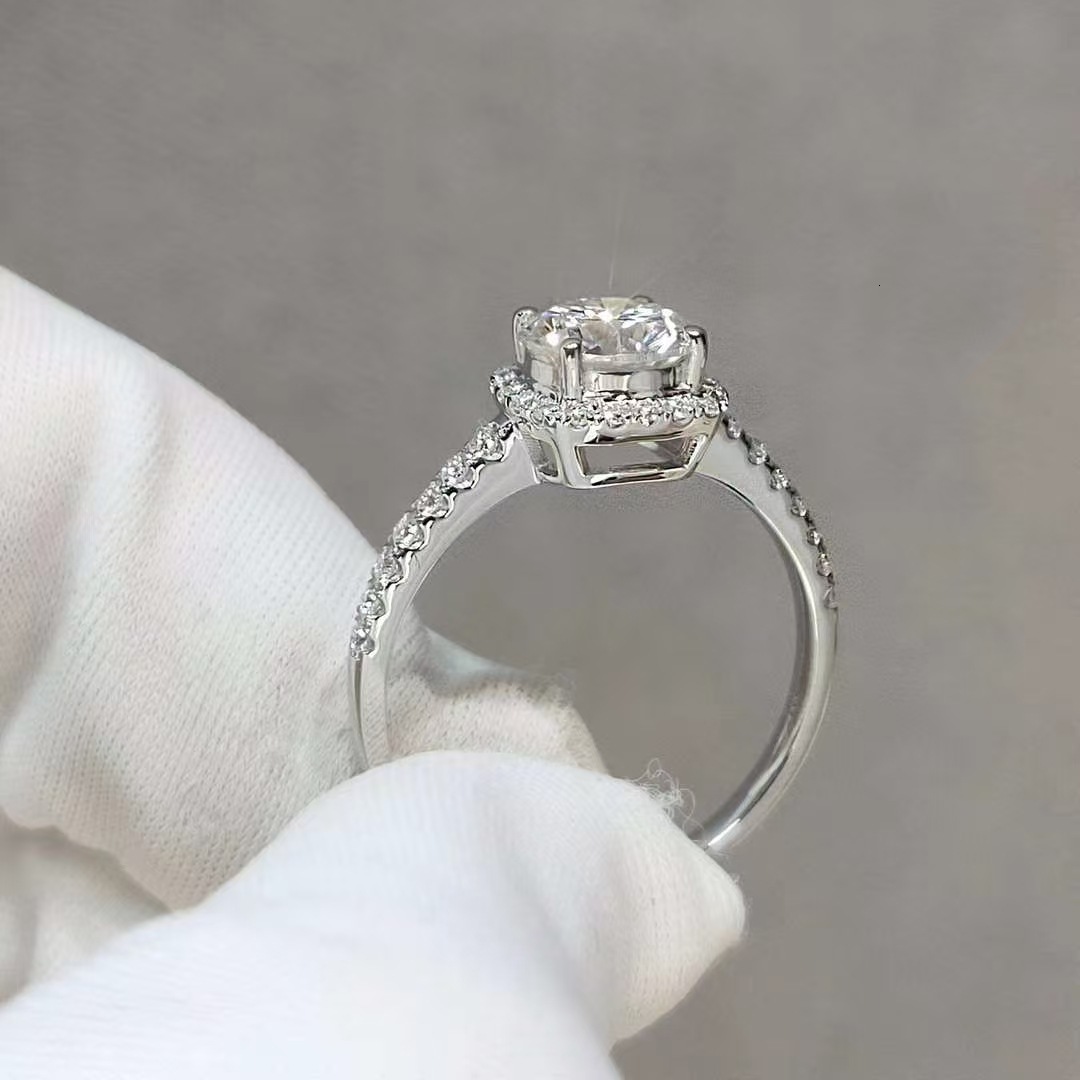 Luxury Brand Designer Jewelry Fat Dong Lai Same Style Sparkling Moissanite Small Sugar Cube Princess Cut Full Diamond Wedding Ring Light Luxury Elegan