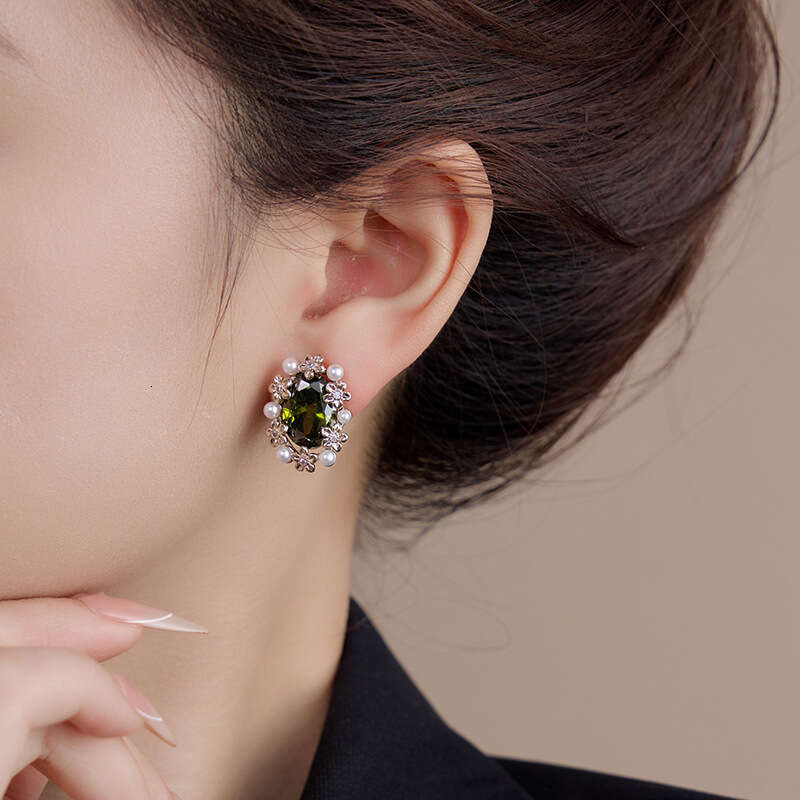 Forest Style Olive Green Gemstone Flower Floral Serenity Series Vintage Fashion High-end Earrings Versatile Ear Accessories