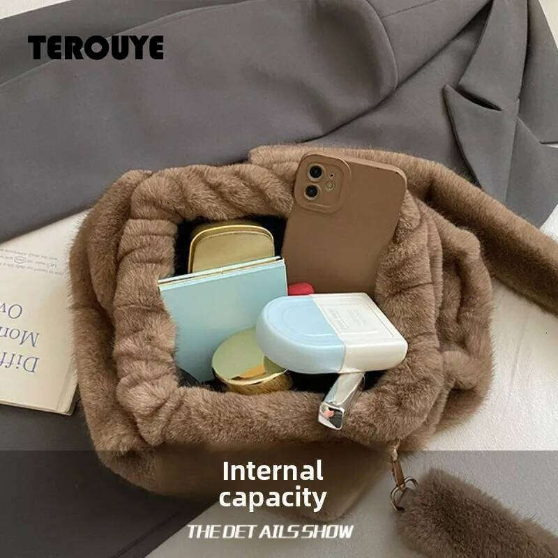 New Comfortable Versatile Texture Top Clutch Women Winter Fluffy Cloud Crossbody Retro Furry Commuting Storage Bag TEROUYE