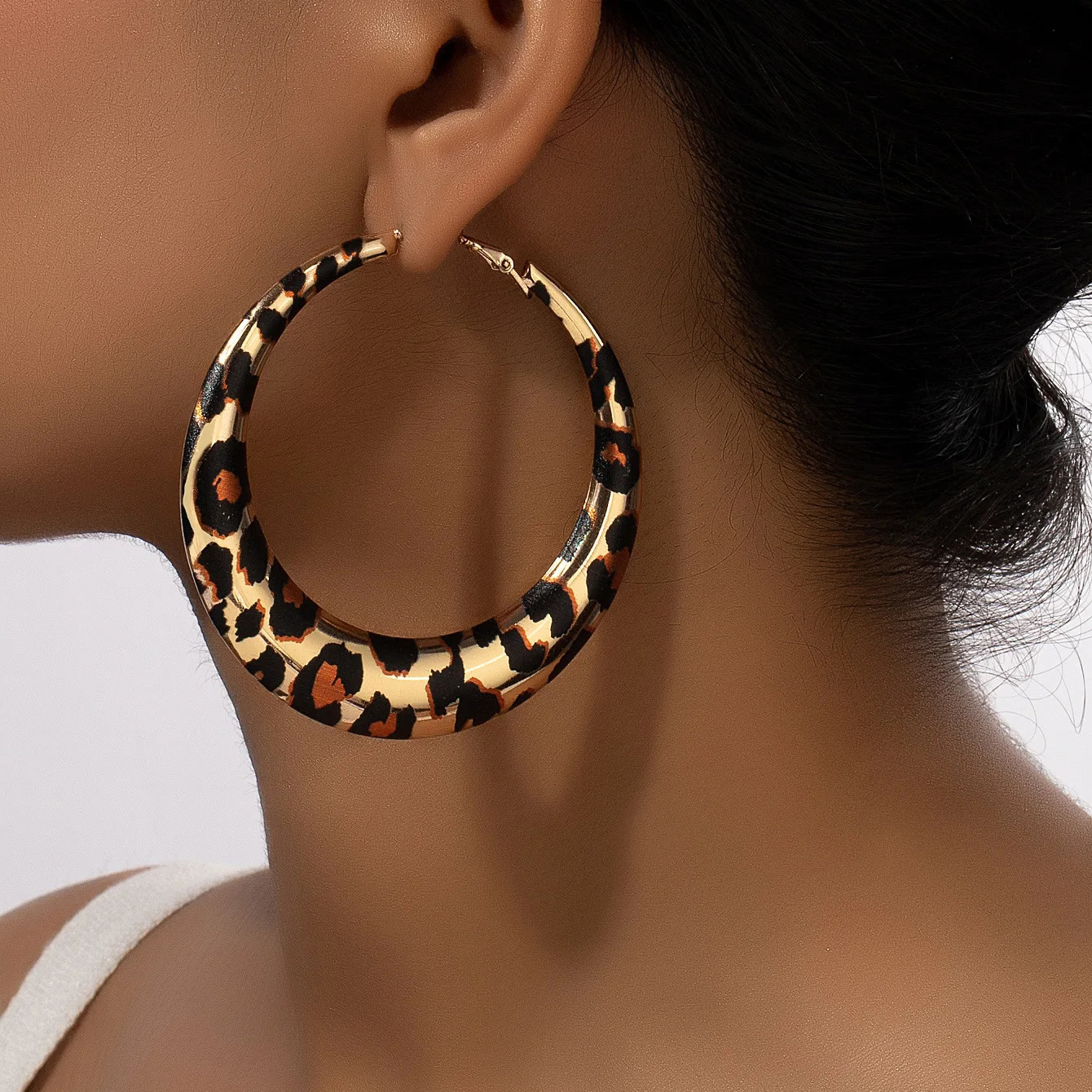 Gothic Earrings Zebra Striped Geometric Earrings for Women Fashion Cool Punk Sexy Earrings Charm Vintage Accessories 2025 251230
