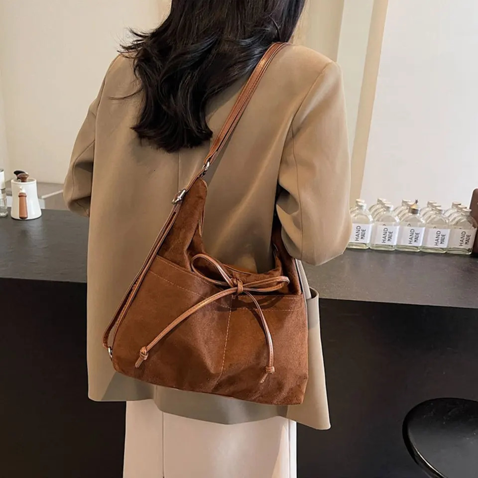 Retro Fashion Shoulder BagVintage Suedette Tote BagAutumn/Winter Premium End Versatile Commuter Crossbody Bag Womens Backpack 251231
