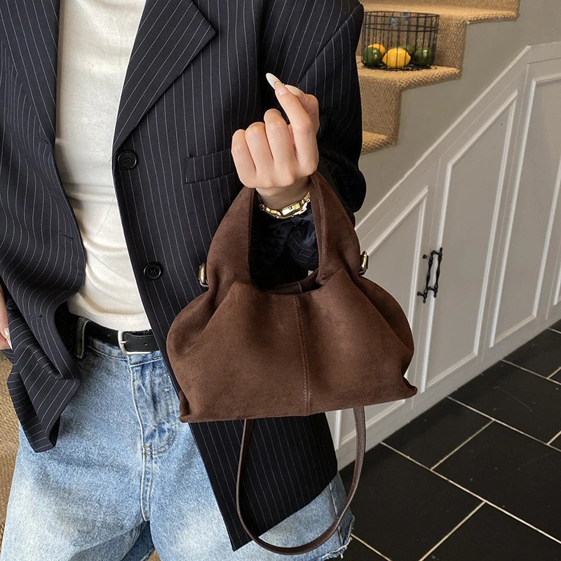 French Cloud Dumpling Bag Frosted Bag Fashion Handbag Lunch Box Bag Retro Magnetic Clasp Shoulder Crossbody Bag 251231