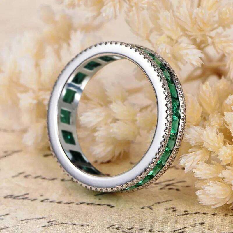 Huitan Princess Cut Green Zirconia Ring Women New Fashion Finger Jewelry for Engagement Lady Novel Wedding Band Accessories