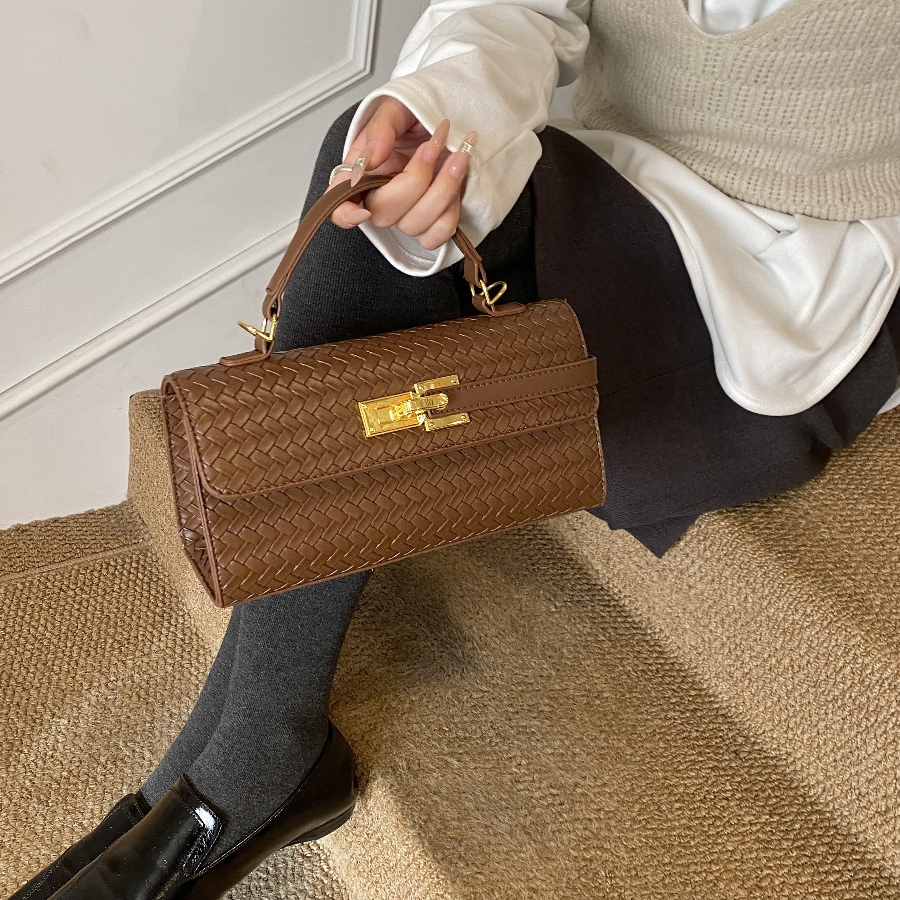 Sophisticated Ladies' Designer Tote Featuring Practical Shoulders Carrying