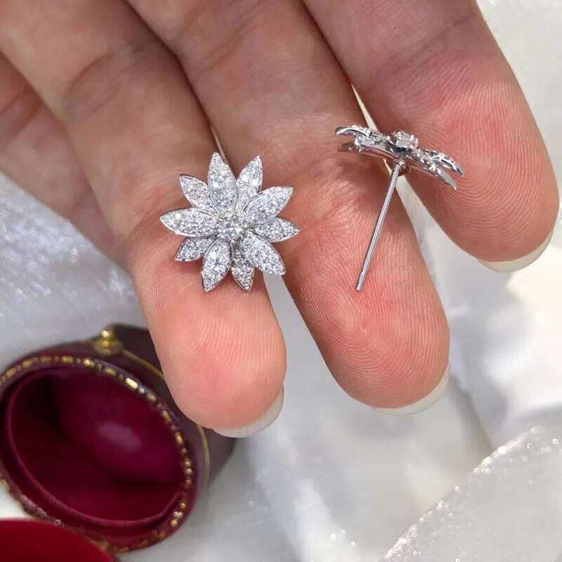 Huitan Crystal Flower Stud Earrings Micro Paved CZ Sparkling Piercing Accessories for Women Fancy Birthday Gift Fashion Jewelry